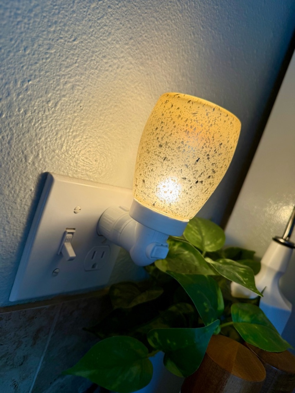 Scentsy Speckled Glass Plug-In Warmer